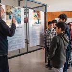 Estudiantes de Valparaíso participan en visita de mediación artística de la XIII Bienal en el Ex Mercado Barón